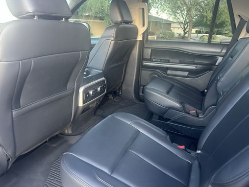 Used 2024 Ford Expedition XLT image 11