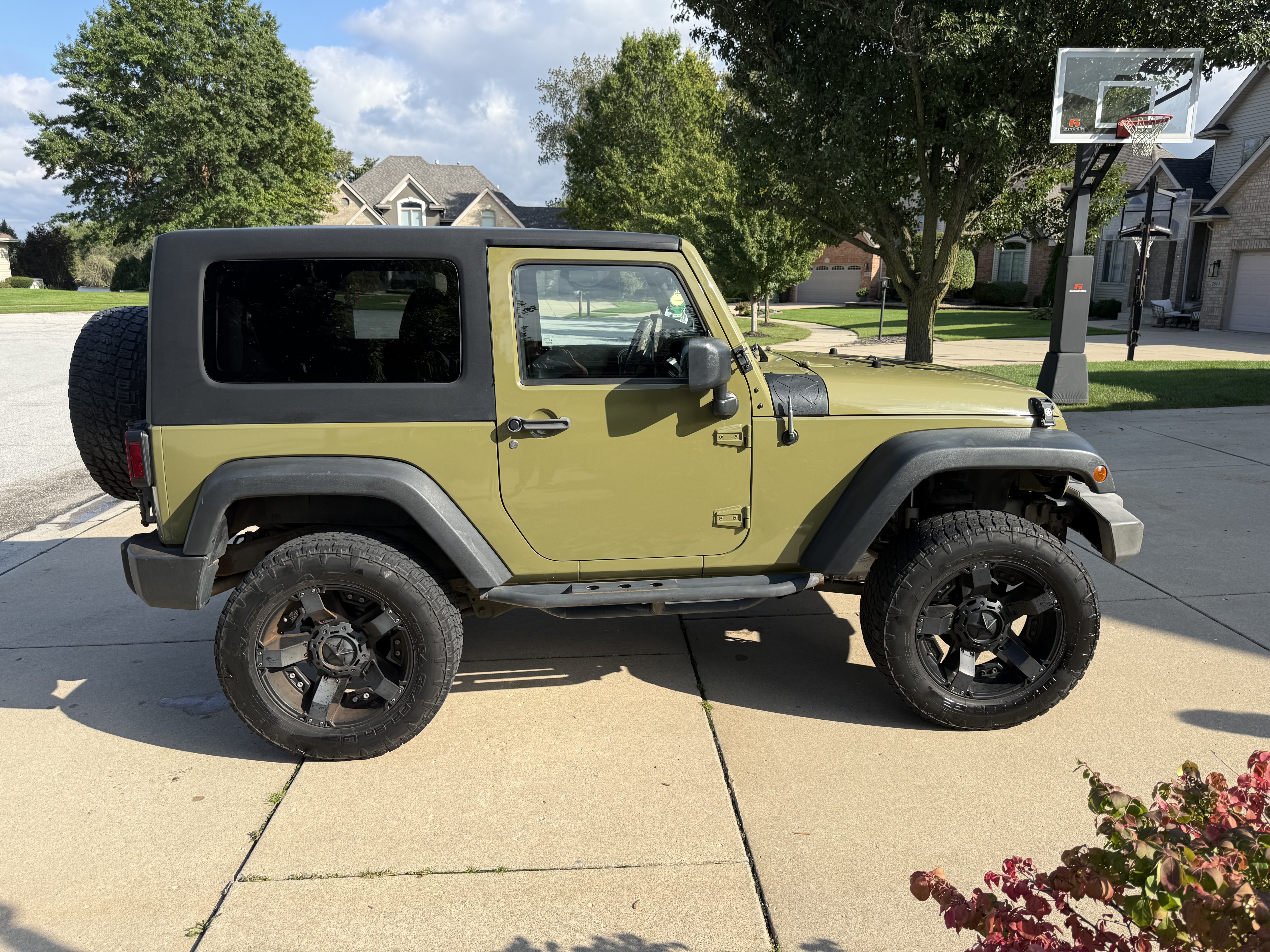 Used 2013 Jeep Wrangler Sport w/ Connectivity Group AWD/4WD image 1