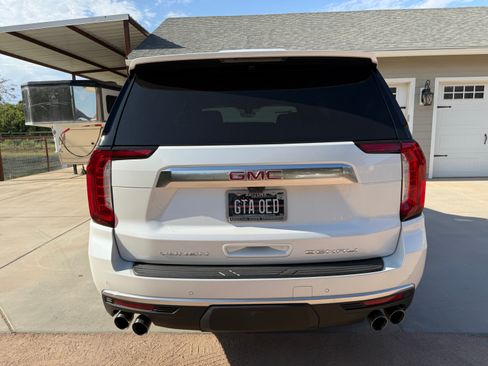 Used 2021 GMC Yukon Denali w/ Denali Premium Package AWD/4WD image 5