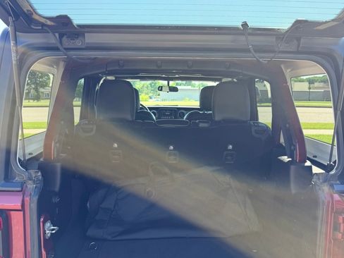 Used 2021 Jeep Wrangler Unlimited Sahara w/ Safety Group AWD/4WD image 16