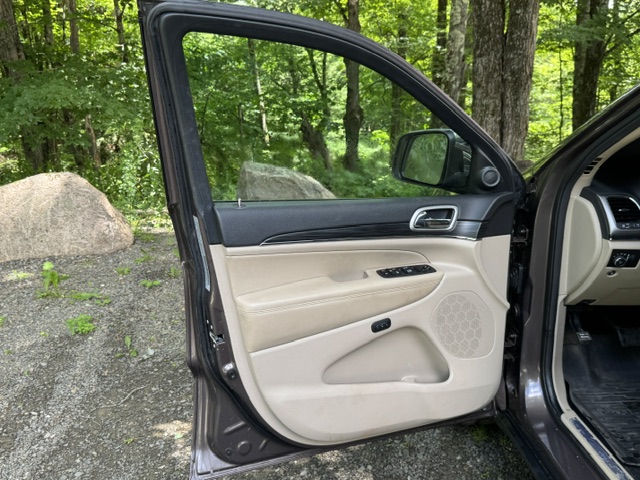 Used 2019 Jeep Grand Cherokee Limited w/ Luxury Group II AWD/4WD image 10
