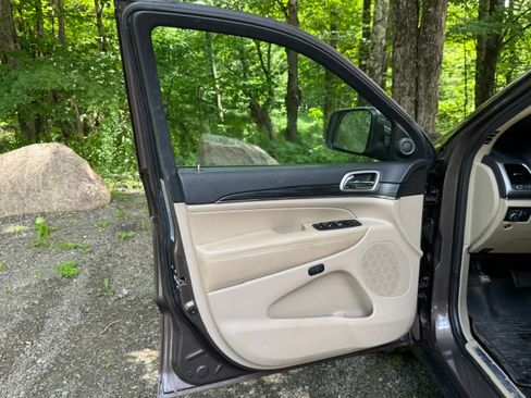 Used 2019 Jeep Grand Cherokee Limited w/ Luxury Group II AWD/4WD image 10