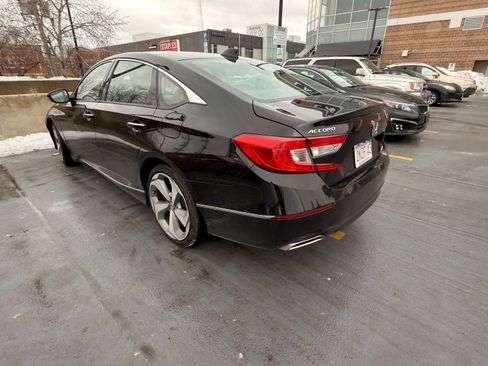 Used 2018 Honda Accord Touring image 10