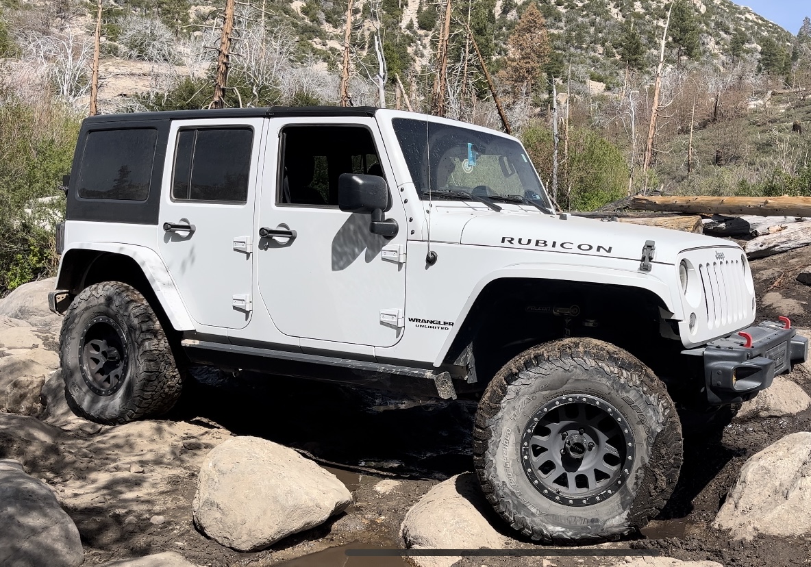 Used 2016 Jeep Wrangler Unlimited Rubicon w/ Connectivity Group AWD/4WD image 21