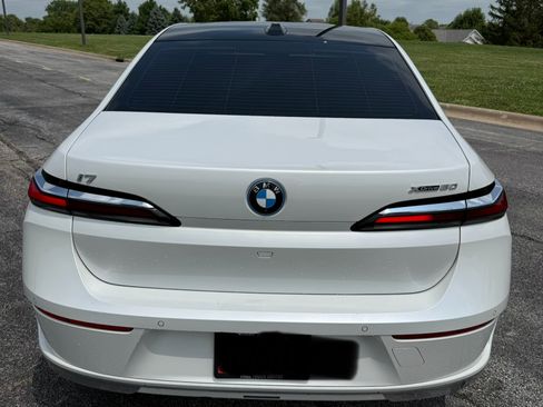 Used 2023 BMW i7 xDrive60 w/ Executive Package 2 AWD/4WD image 8