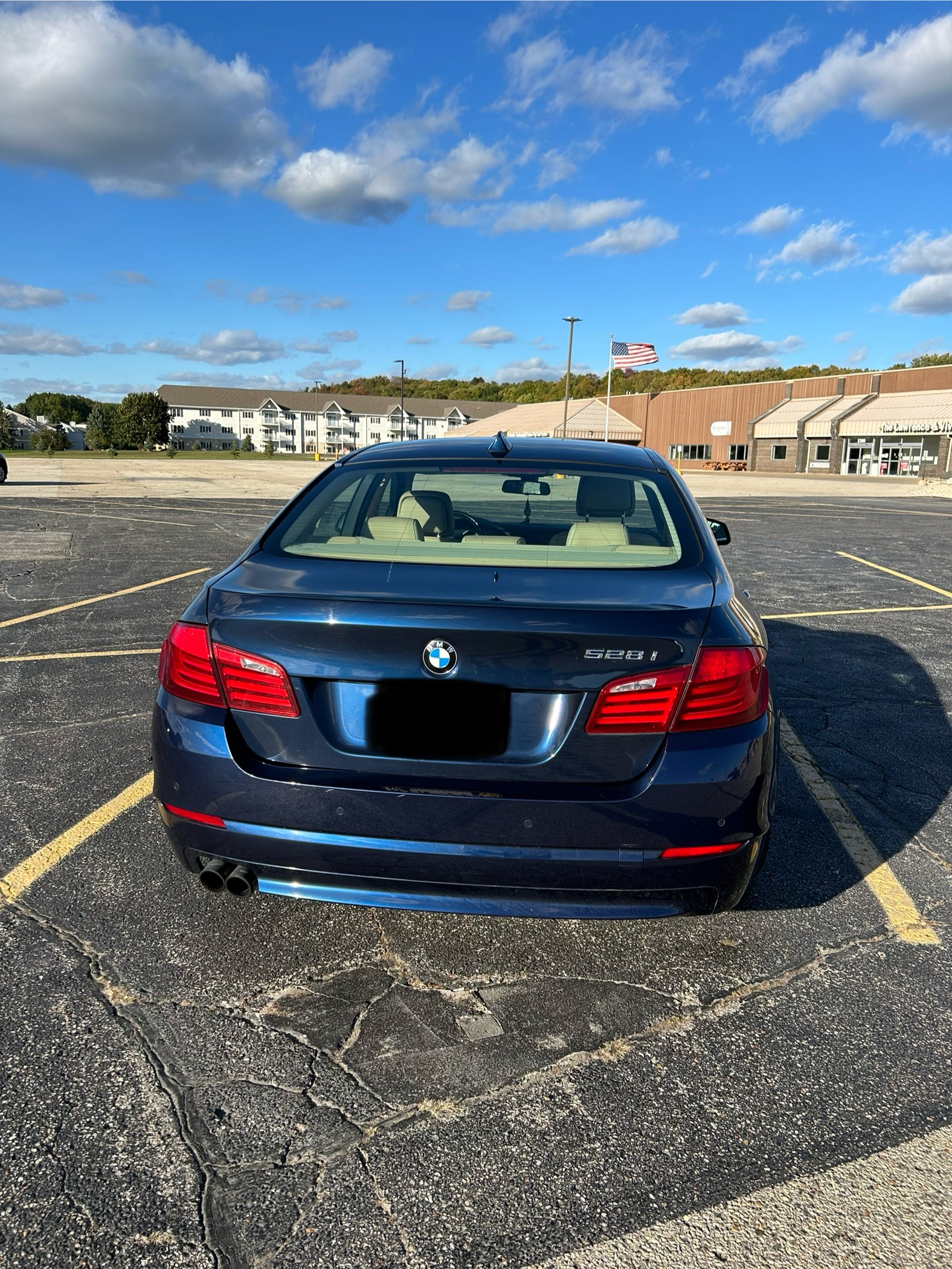 Used 2012 BMW 528i xDrive Sedan AWD/4WD image 4