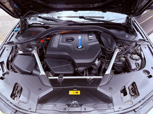 Used 2019 BMW 530e w/ Convenience Package RWD image 5