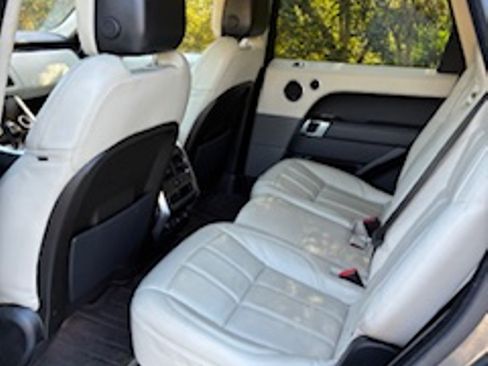 Used 2018 Land Rover Range Rover Sport HSE image 10