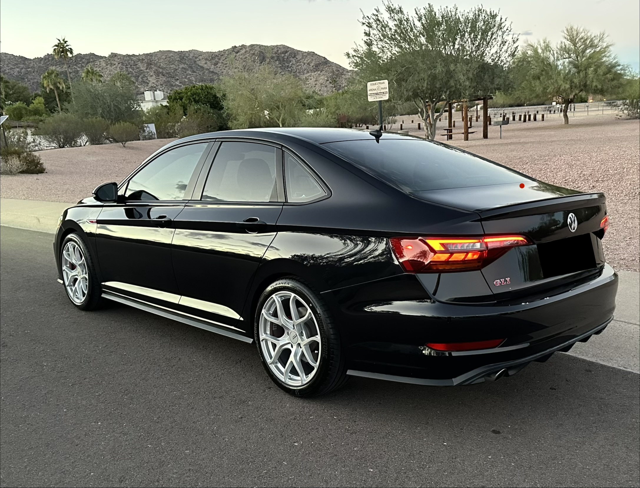 Used 2019 Volkswagen Jetta GLI FWD image 4