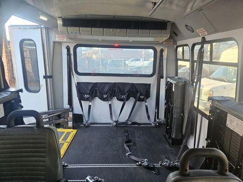 Used 2016 Ford E-450 and Econoline 450 Super Duty w/ Shuttle Bus Prep Package image 6