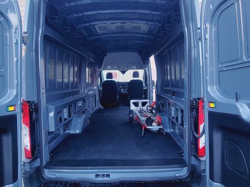 Used 2022 Ford Transit 250 High Roof Extended Length Van image 8