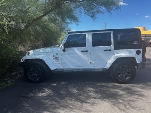 Used 2015 Jeep Wrangler Unlimited Sahara AWD/4WD image 6