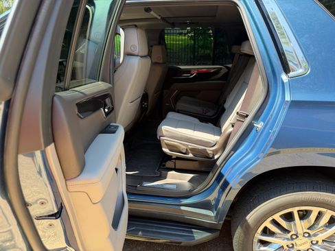 Used 2025 GMC Yukon Elevation RWD image 4