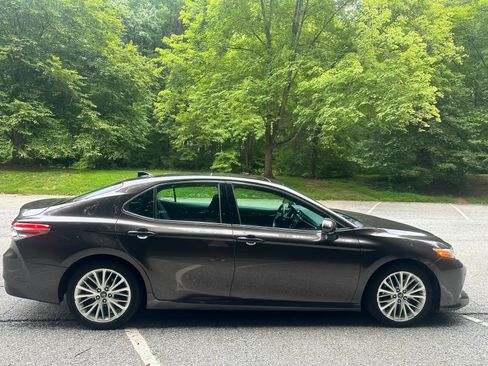 Used 2018 Toyota Camry XLE w/ Audio Package FWD image 6