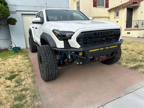Used 2024 Toyota Tacoma TRD Off-Road w/ TRD Off Road Premium Package AWD/4WD image 2