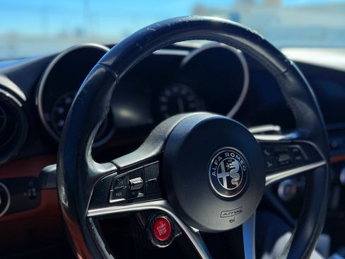 Used 2018 Alfa Romeo Giulia Ti w/ Quick Order Package 22Z Lusso image 17