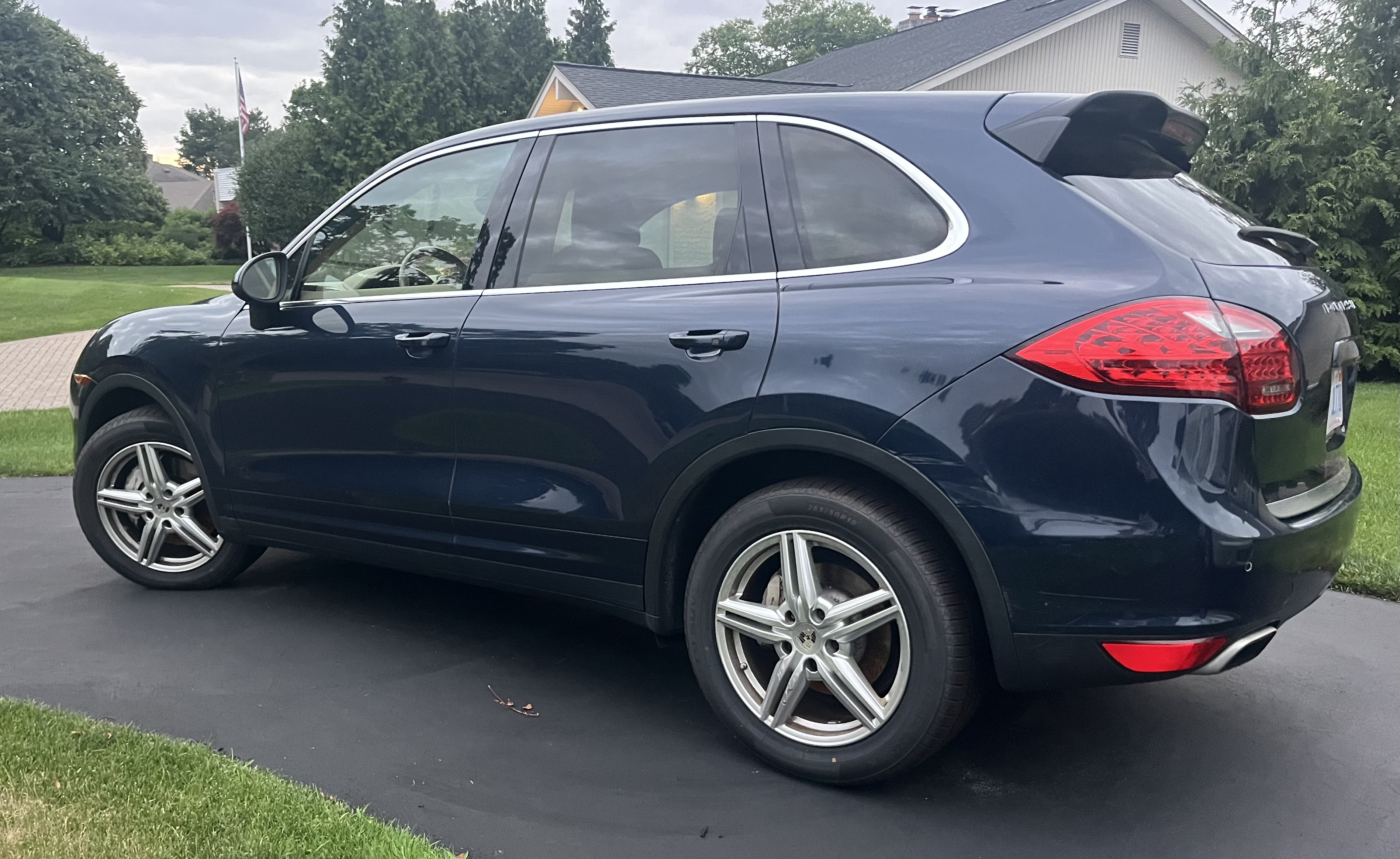 Used 2012 Porsche Cayenne S AWD/4WD image 13