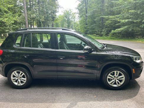 Used 2015 Volkswagen Tiguan S image 5