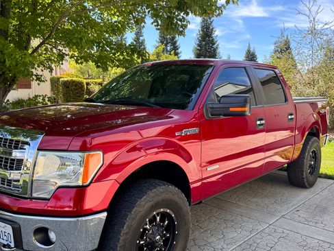 Used 2014 Ford F150 XLT w/ Equipment Group 302A Luxury AWD/4WD image 9