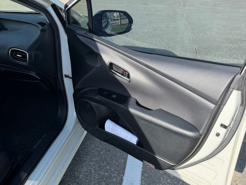 Used 2017 Toyota Prius Four w/ Advanced Technology Package image 16