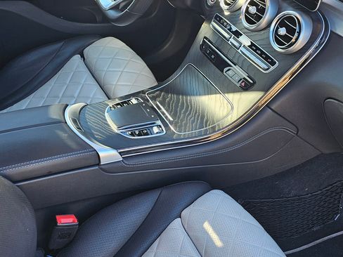 Used 2020 Mercedes-Benz GLC 300 image 19