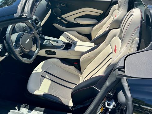 Used 2022 Aston Martin V8 Vantage Roadster image 14