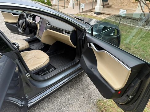 Used 2014 Tesla Model S P85 RWD image 14