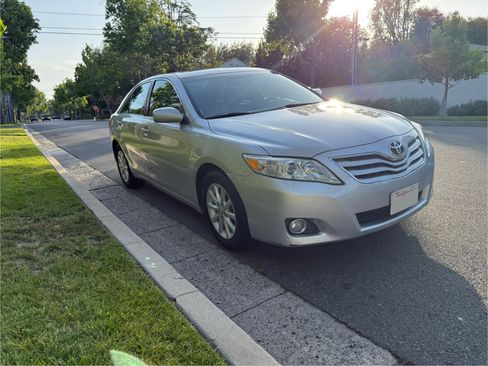 Used 2011 Toyota Camry XLE w/ XLE Extra-Value Pkg #2 FWD image 1