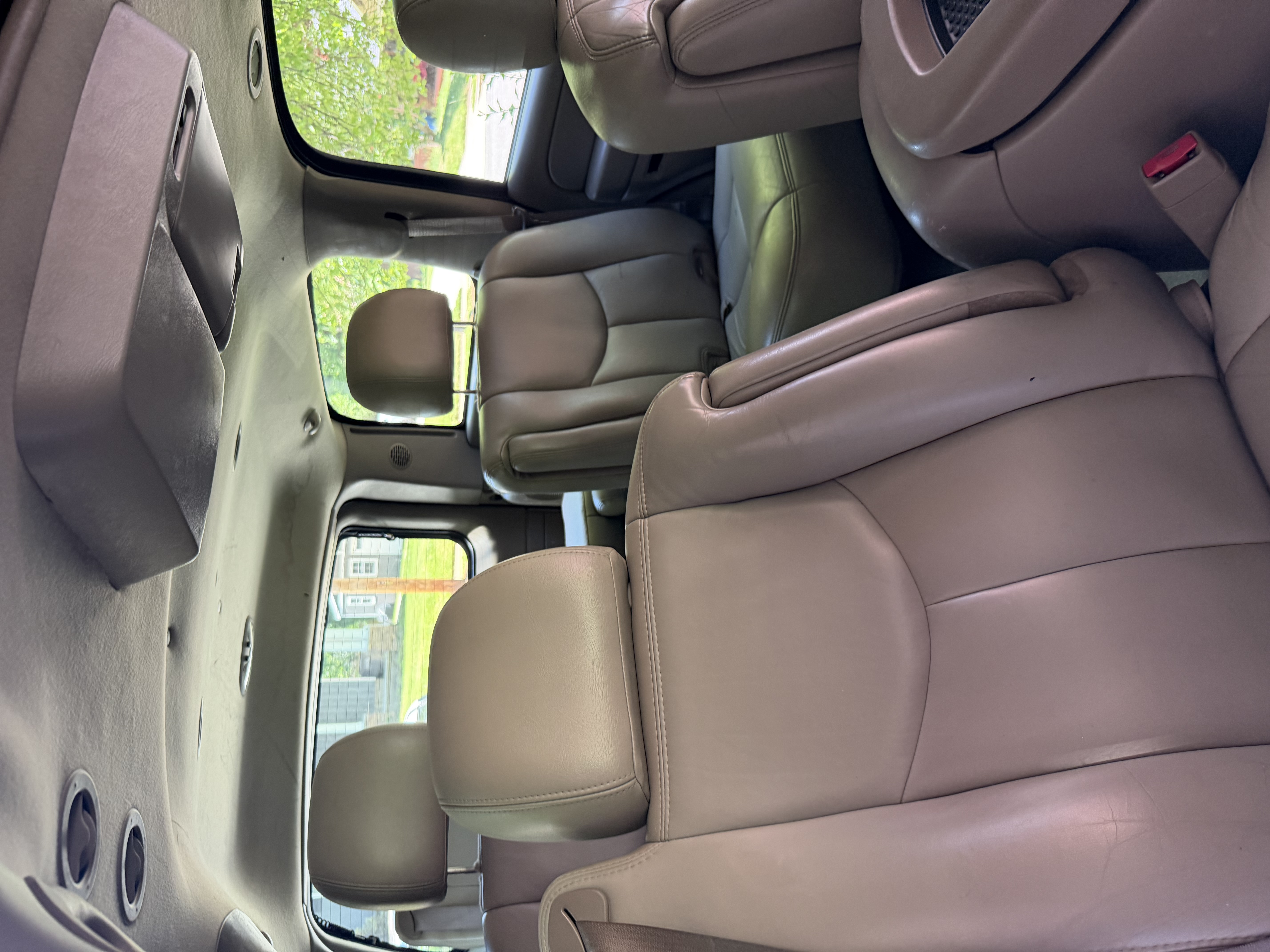 Used 2005 Chevrolet Tahoe Z71 w/ Preferred Equipment Group AWD/4WD image 9