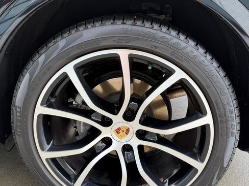 Used 2019 Porsche Cayenne AWD/4WD image 10
