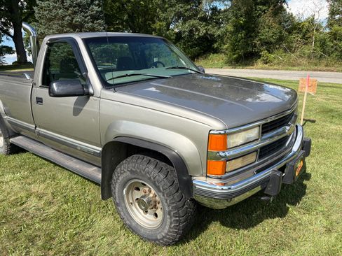 Used 1998 Chevrolet Silverado 2500 4x4 Regular Cab w/ Preferred Equipment Group 2 image 1