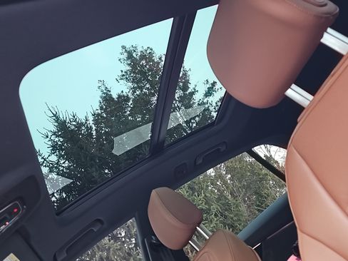 Used 2023 Audi Q8 Premium Plus w/ Premium Plus Package image 12