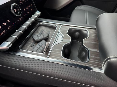 Used 2025 GMC Sierra EV Denali image 10