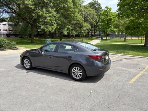 Used 2016 MAZDA MAZDA3 i Sport w/ Preferred Equipment Package FWD image 4