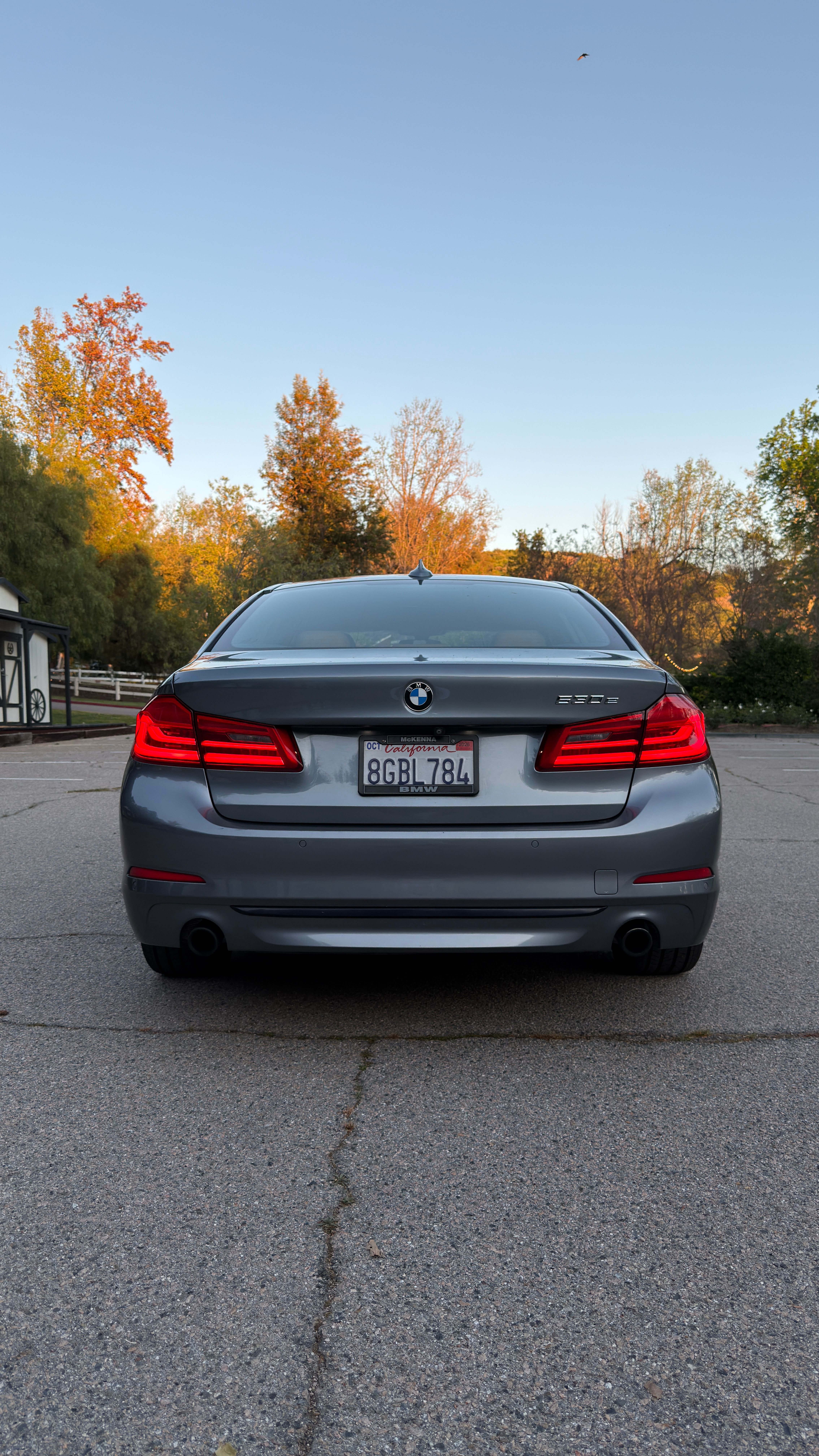 Used 2018 BMW 530e w/ Premium Package 2 RWD image 2