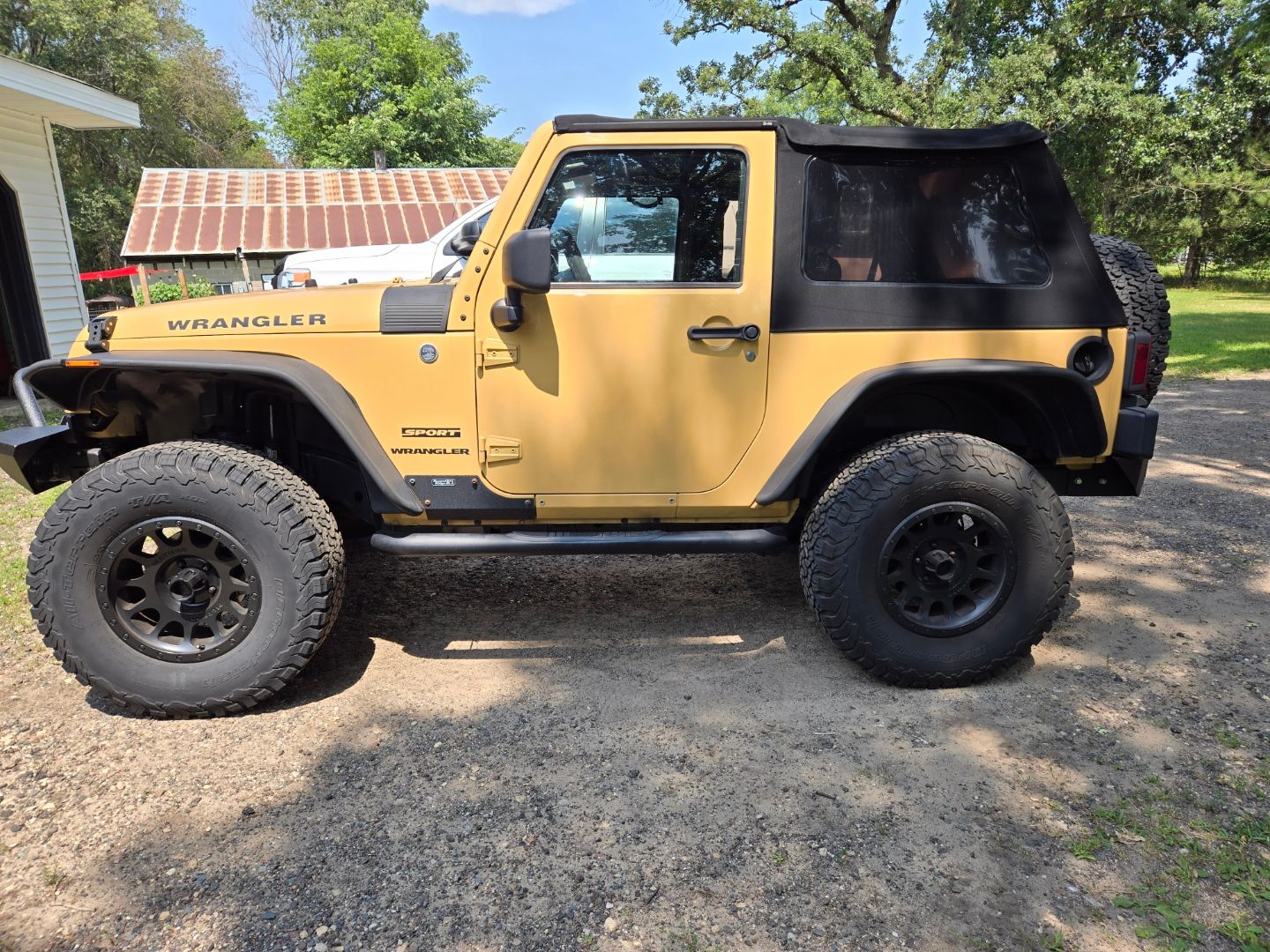 Used 2014 Jeep Wrangler Sport w/ Connectivity Group AWD/4WD image 4