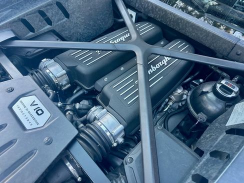 Used 2015 Lamborghini Huracan LP 610-4 image 22