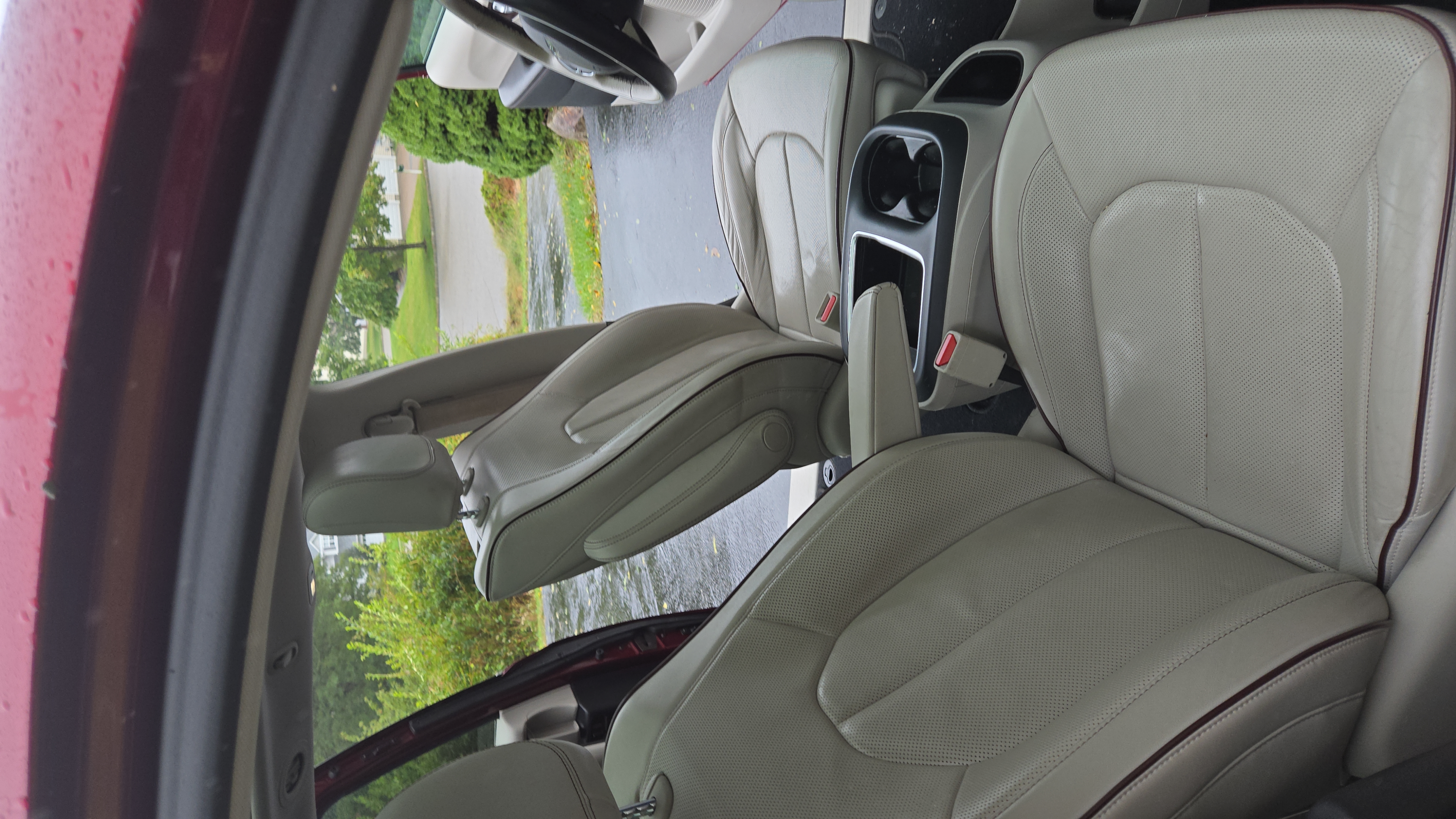 Used 2017 Chrysler Pacifica Limited FWD image 14