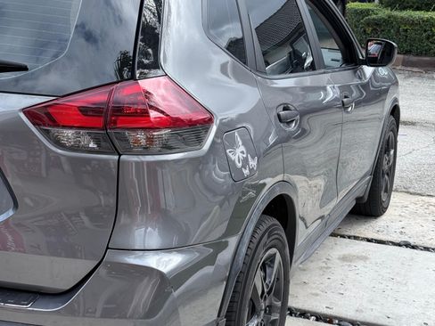 Used 2018 Nissan Rogue S image 16