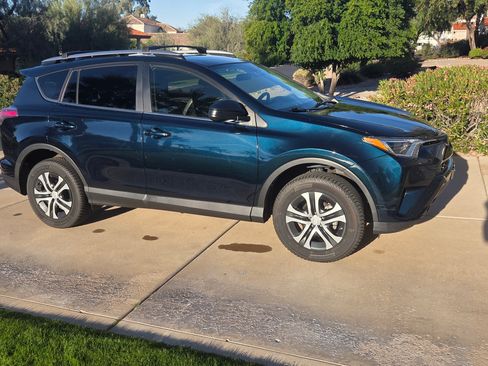 Used 2017 Toyota RAV4 LE image 4