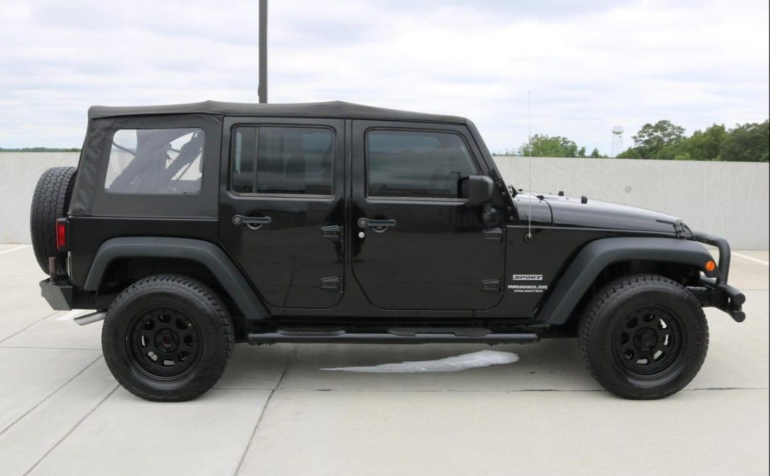 Used 2014 Jeep Wrangler Unlimited Sport AWD/4WD image 6