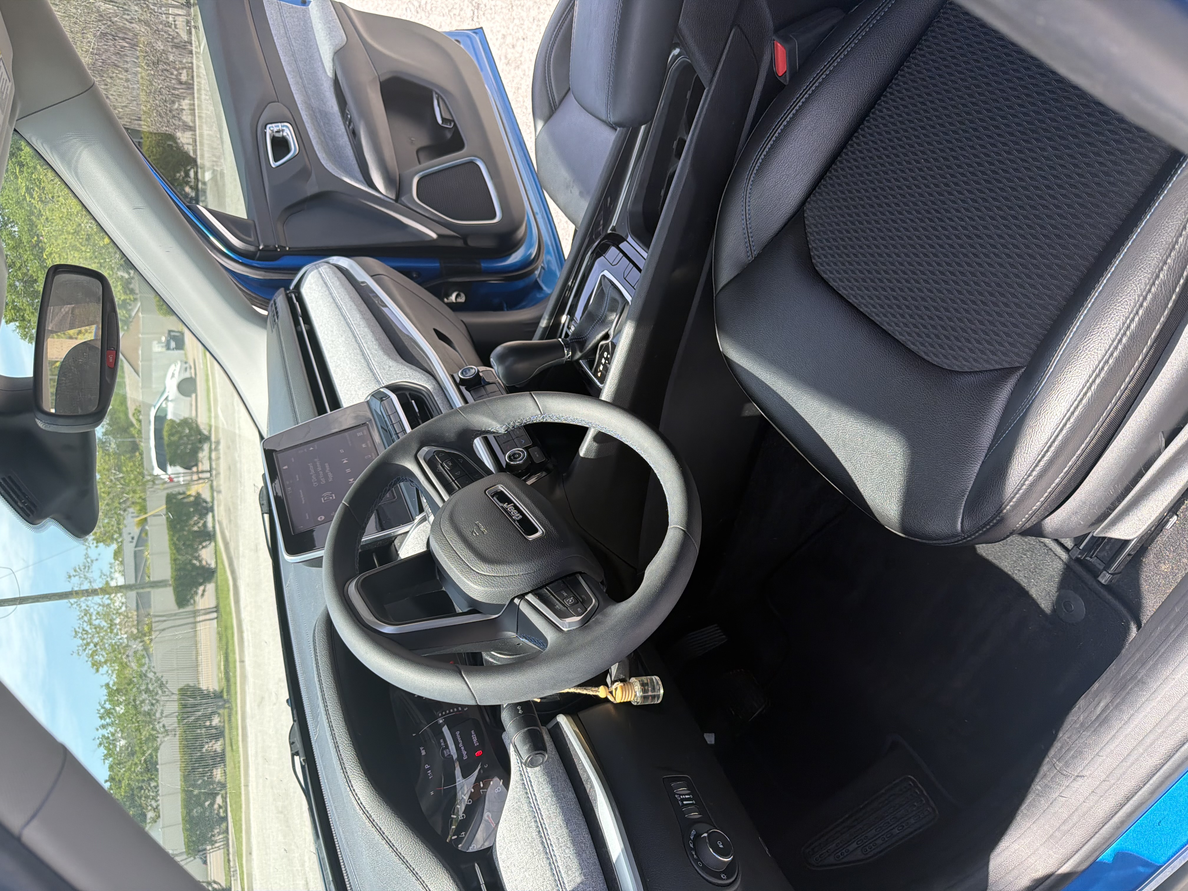 Used 2022 Jeep Compass Latitude FWD image 6
