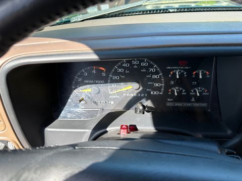 Used 1995 Chevrolet Suburban 4WD image 11
