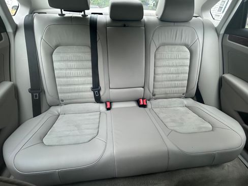 Used 2013 Volkswagen Passat 2.5 SEL Premium image 12