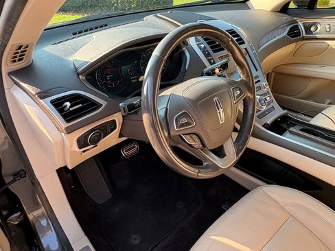 Used 2019 Lincoln MKZ Reserve w/ Reserve Plus Package FWD image 9