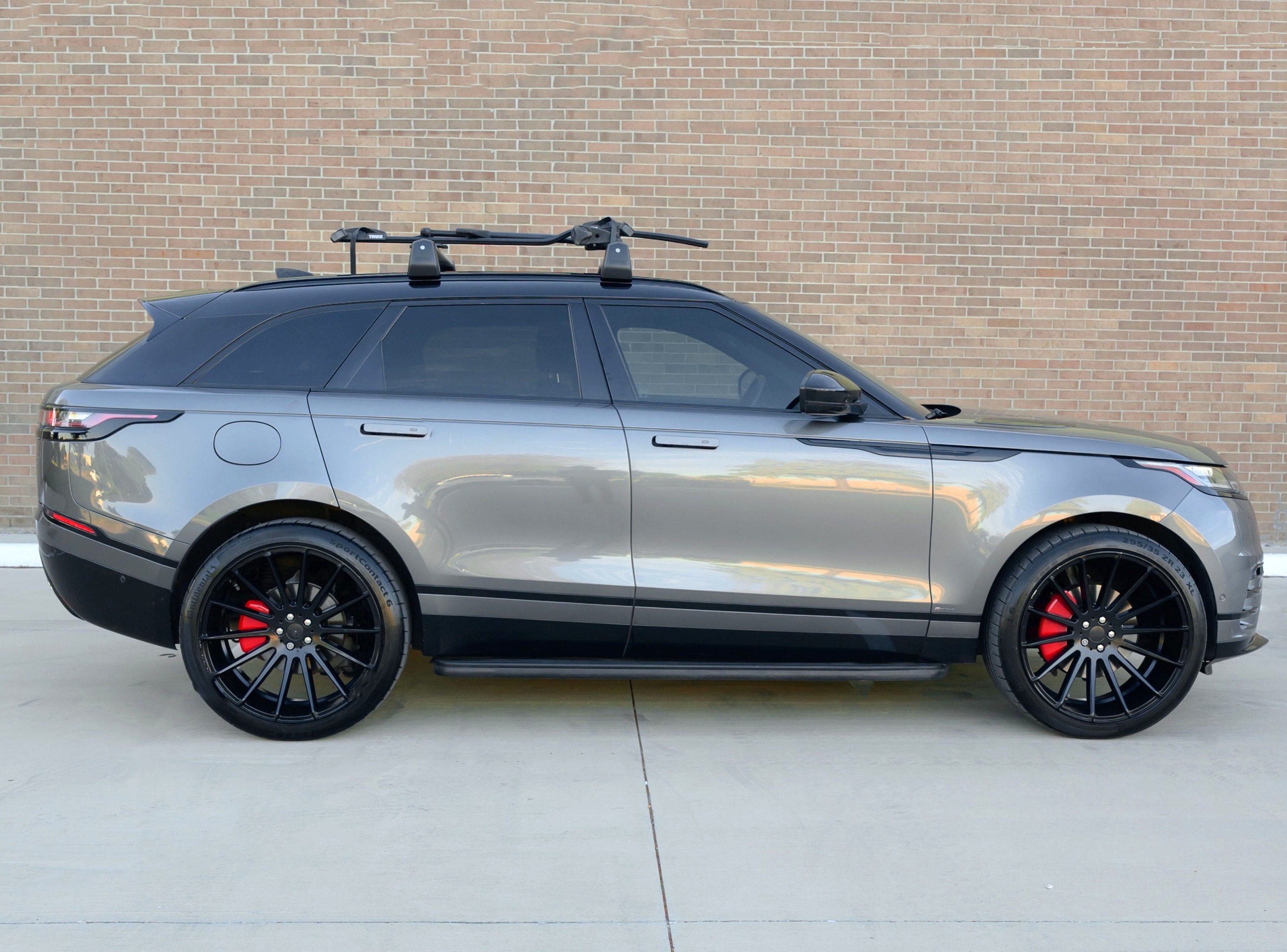 Used 2018 Land Rover Range Rover Velar R-Dynamic SE AWD/4WD image 1