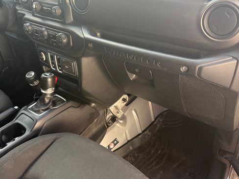 Used 2018 Jeep Wrangler Sport image 13