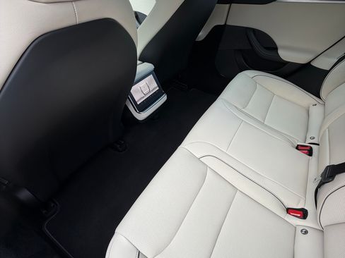 Used 2022 Tesla Model S Plaid image 11