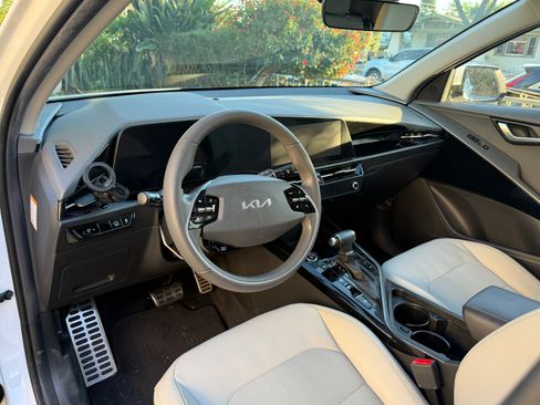Used 2023 Kia Niro EX Touring image 13