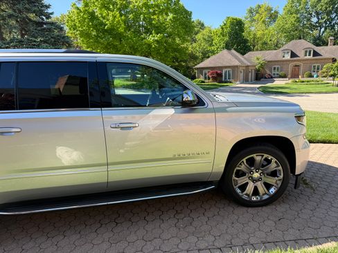Used 2017 Chevrolet Suburban Premier AWD/4WD image 5